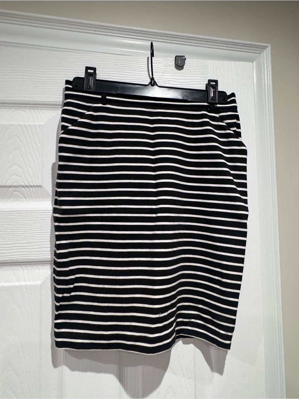 Guess stretch Black and White Striped Pencil Skirt - Classic Women's Skirt